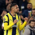 يوسف النصيري مهاجم فنربخشة التركي يحتفل بتسجيل هدف في مرمى مانشستر يونايتد بالدوري الأوروبي - 24 أكتوبر 2024 - Reuters