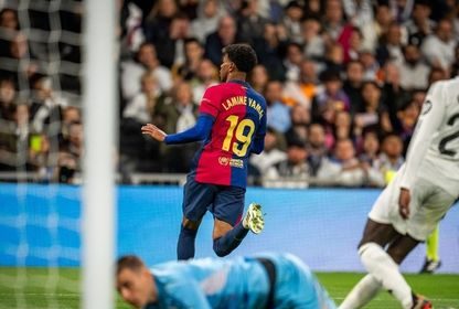 لامين يامال نجم برشلونة يحتفل بهدفه في شباك ريال مدريد - X FC Barcelona