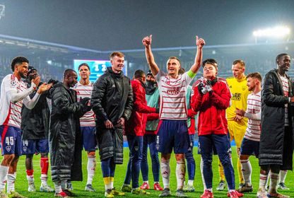 فريق بريست يحتفل بالفوز على سبارتا براغ في دوري الأبطال - 6 نوفمبر 2024 - X @Stade Brestois 29