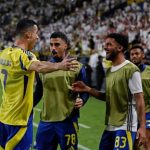 كريستيانو رونالدو نجم النصر السعودي يحتفل مع زملائه بتسجيل هدفه في مرمى العين الإماراتي بدوري أبطال آسيا للنخبة - 5 نوفمبر 2024 - Reuters