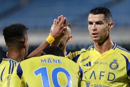 لاعبو النصر يحتفلون بتسجيل هدف في مرمى الرياض بالدوري السعودي - 8 نوفمبر 2024 - X/@AlNassrFC