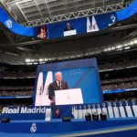 فلورنتينو بيريز رئيس نادي ريال مدريد يتحدث خلال حفل تقديم كيليان مبابي في ملعب سانتياغو برنابيو - 16 يوليو 2024 - Reuters