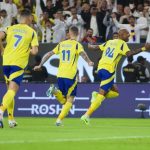 لاعبو النصر يحتفلون بتسجيل هدف في مرمى الهلال بديربي الرياض في الدوري السعودي - 1 نوفمبر 2024 - X/@aawsat_spt